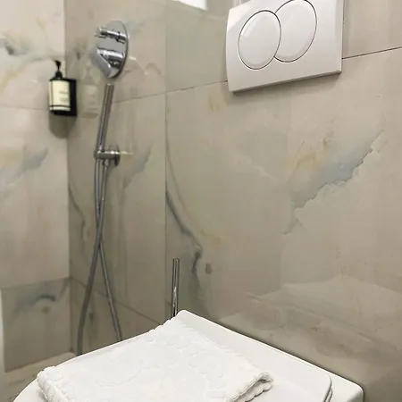 לינה וארוחת בוקר Tabaku 3*