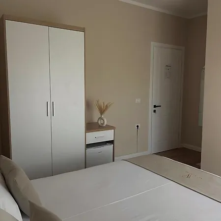 Tabaku 住宿加早餐酒店 培拉特